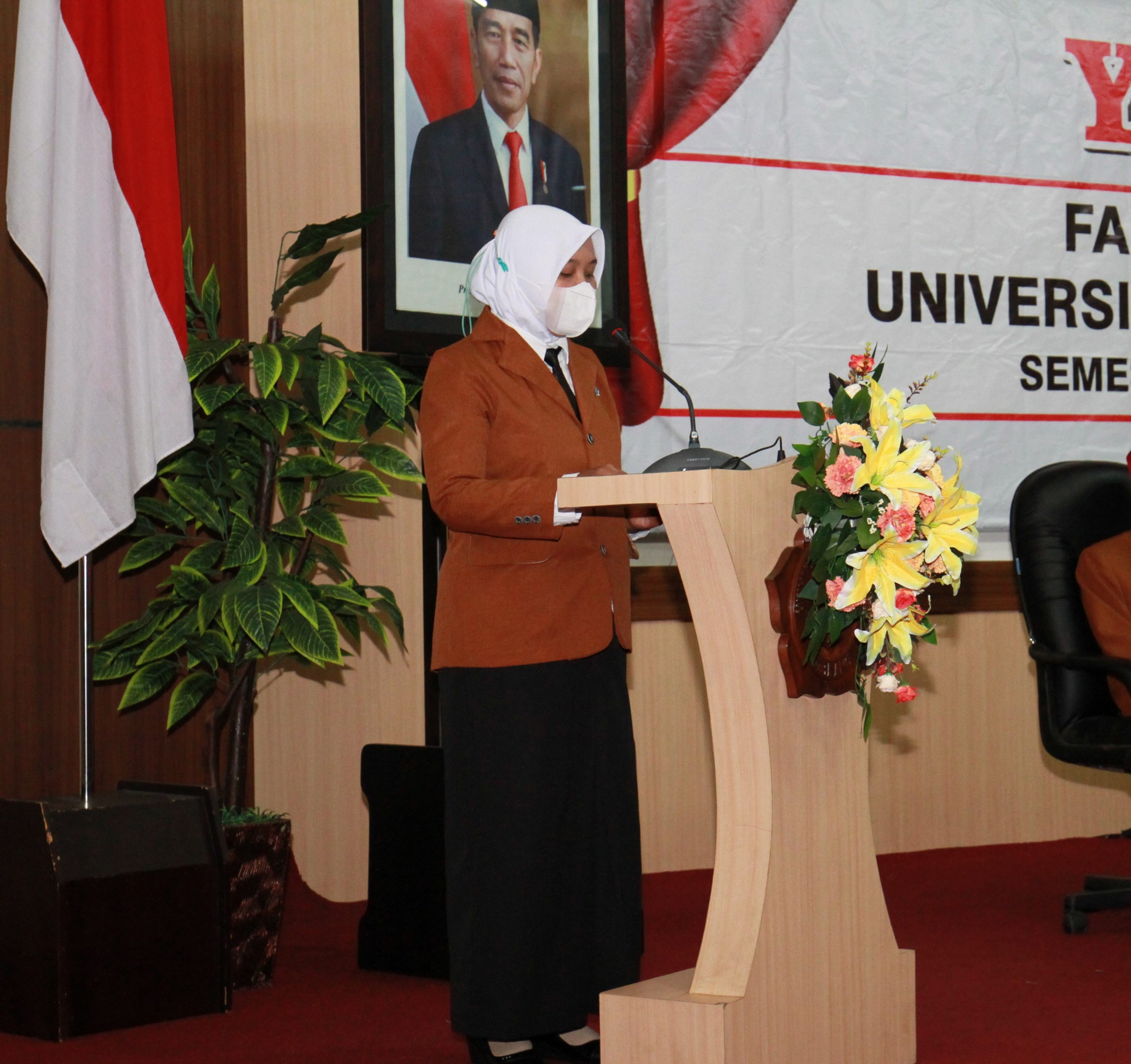 Keinginan yang Kuat: Nia Mahasiswa PG-PAUD Unikama jadi Yudisium