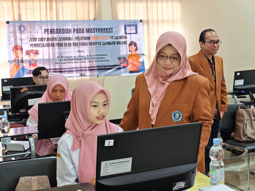 Sinergi Program Studi PG-PAUD dan Sistem Informasi Unikama Dampingi Guru KB PKK Tunas Harapan Bangun Portal Digital